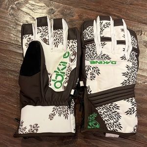 Dakine Snowboarding Gloves.